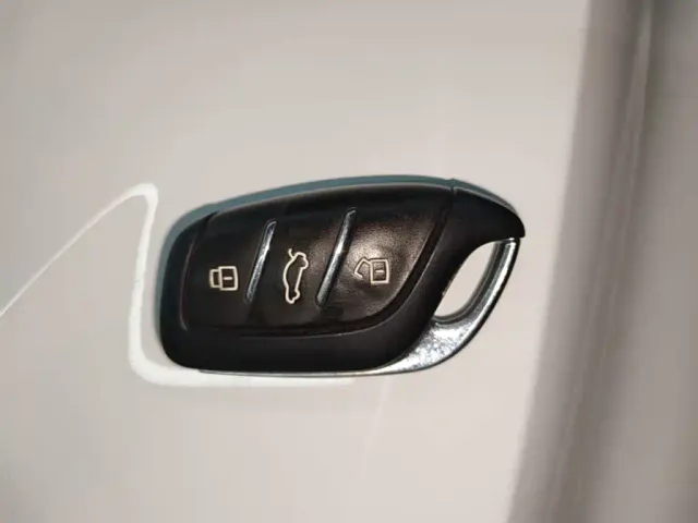 Roewe i5 — Фото автомобиля 8