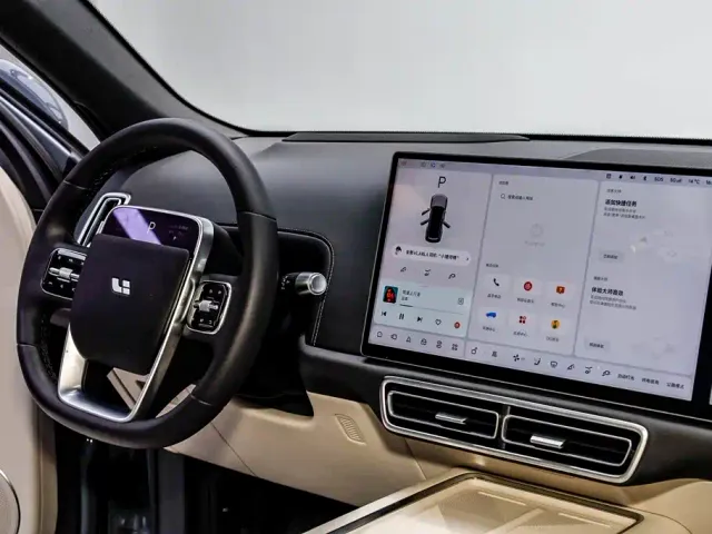Li Auto L8 — Фото автомобиля 16