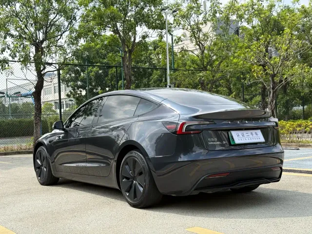 Tesla Model 3 — Фото автомобиля 9