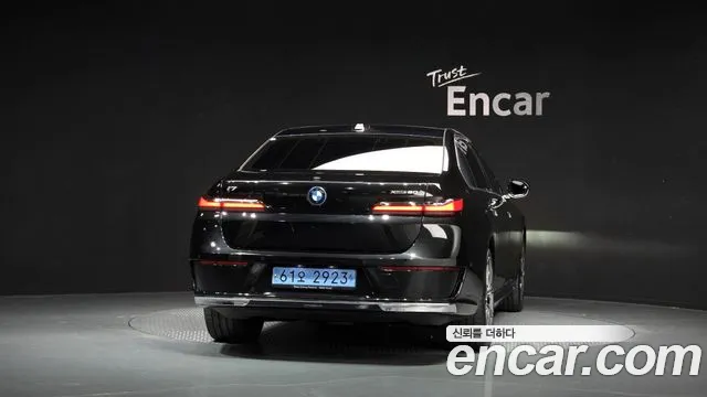 BMW i7 xDrive 60 Design Pure Excellence — Фото автомобиля 4
