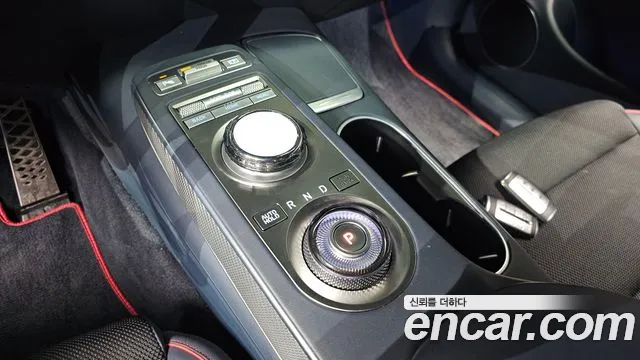 Genesis GV70 — Фото автомобиля 12