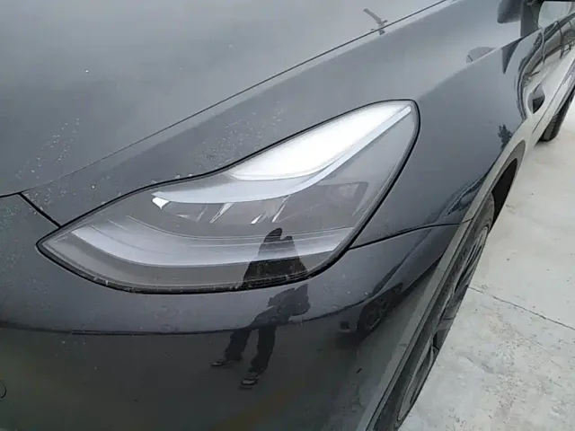 Tesla Model Y — Фото автомобиля 17