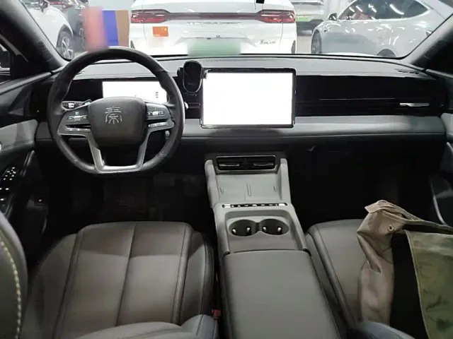 BYD Qin L — Фото автомобиля 9
