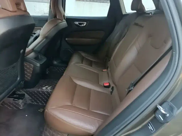 Volvo XC60 — Фото автомобиля 16