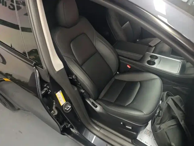 Tesla Model Y — Фото автомобиля 24