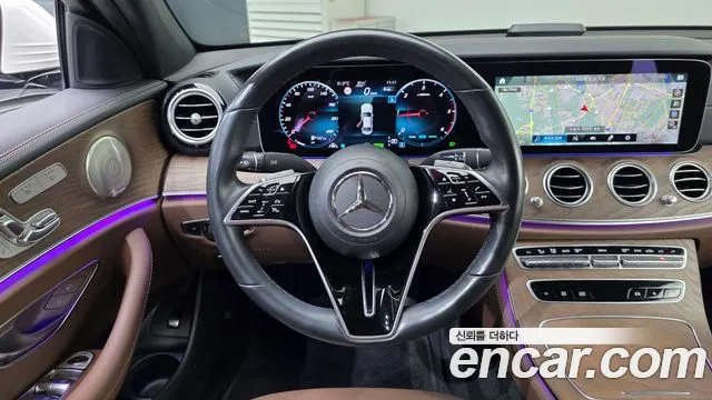 Mercedes-Benz E-Class — Фото автомобиля 11
