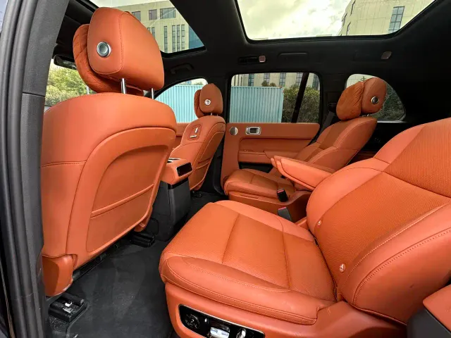 Li Auto L8 — Фото автомобиля 5