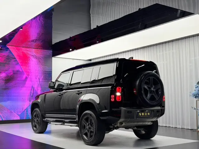 Land Rover Defender — Фото автомобиля 5