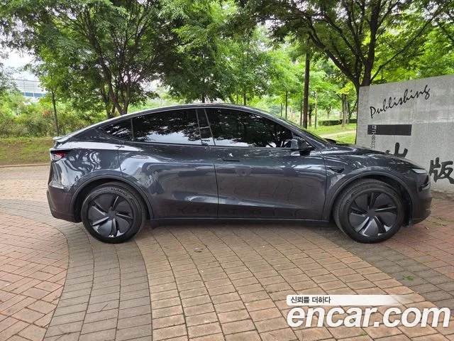 Tesla Model Y — Фото автомобиля 7