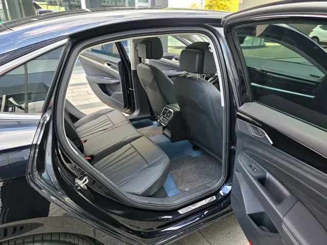 Volkswagen Passat — Фото автомобиля 11