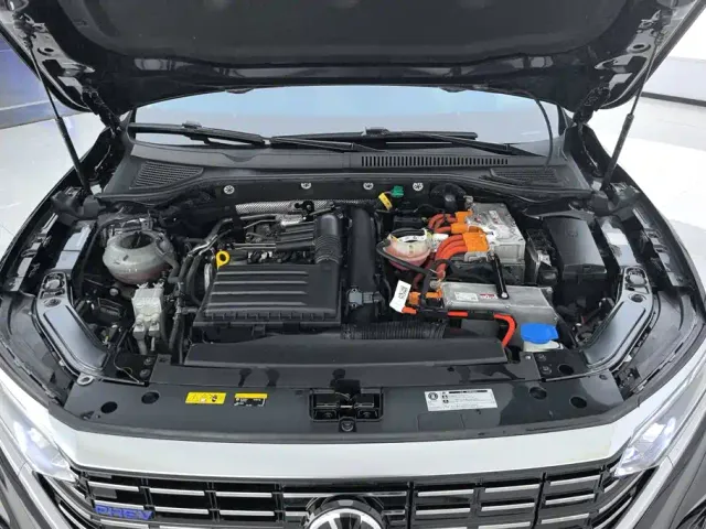 Volkswagen Passat — Фото автомобиля 10