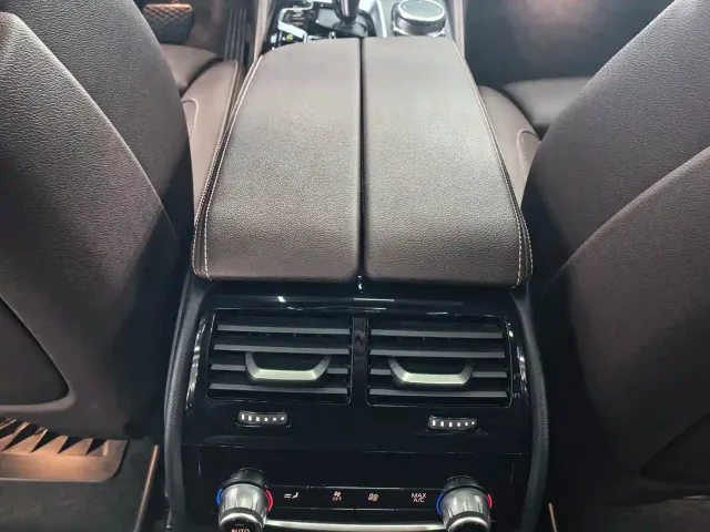 BMW 5 Series — Фото автомобиля 12