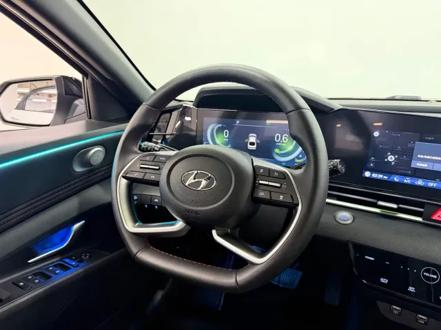 Hyundai Elantra — Фото автомобиля 12