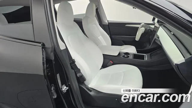 Tesla Model Y — Фото автомобиля 16