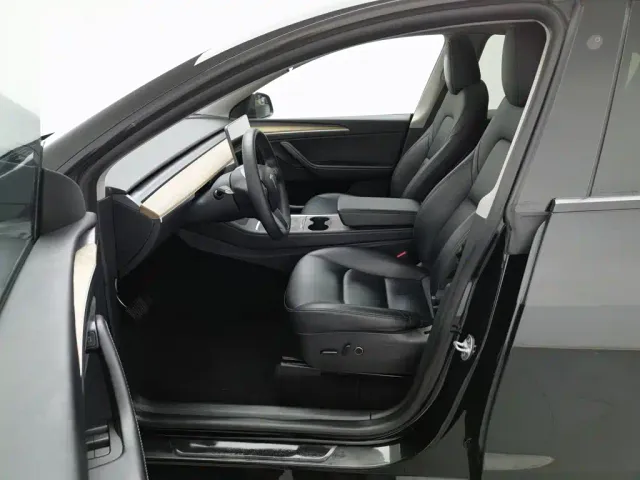 Tesla Model Y — Фото автомобиля 10