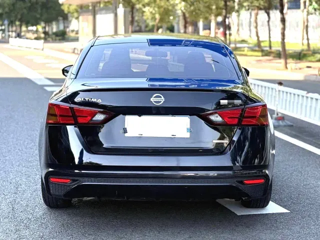 Nissan Teana — Фото автомобиля 3