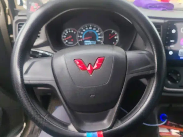 Wuling Hongguang V — Фото автомобиля 15