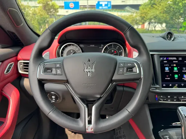 Maserati Levante — Фото автомобиля 9