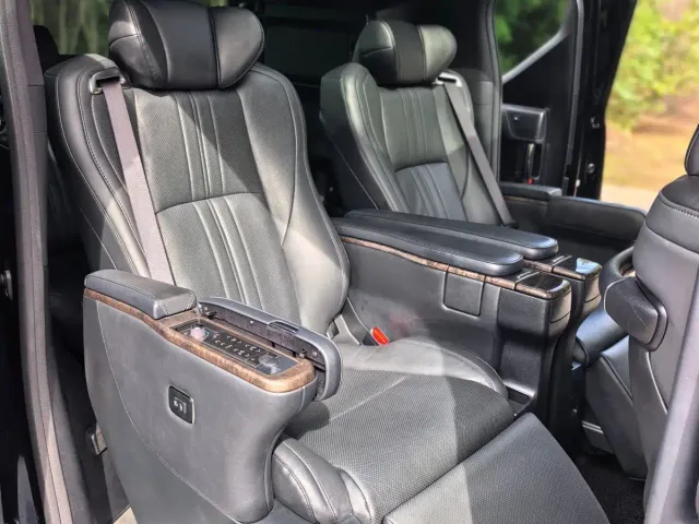 Toyota Alphard — Фото автомобиля 12