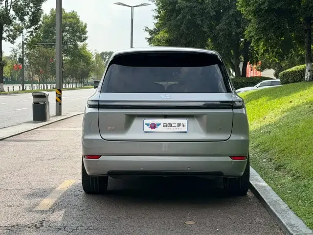 Li Auto L9 — Фото автомобиля 5
