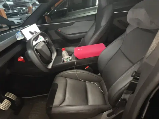 Tesla Model Y — Фото автомобиля 16