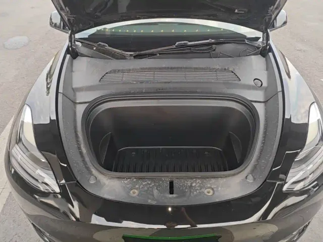 Tesla Model Y — Фото автомобиля 19