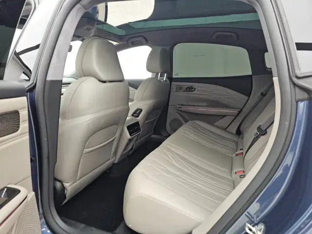 Geely Galaxy Xingyao 8 — Фото автомобиля 12
