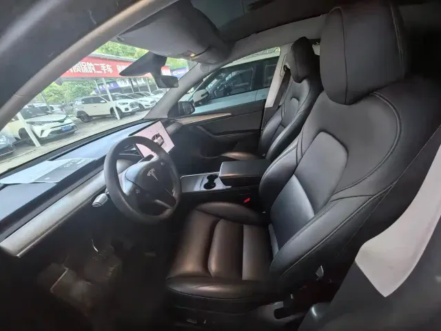 Tesla Model Y — Фото автомобиля 7