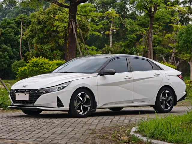 Фотография автомобиля — Hyundai Elantra