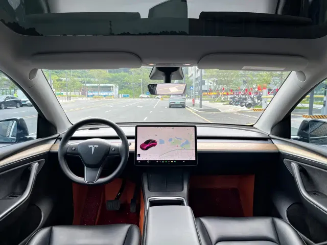 Tesla Model Y — Фото автомобиля 16