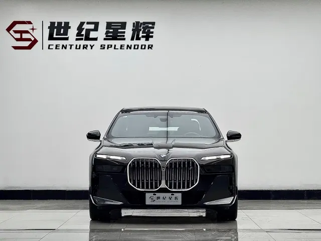 BMW i7 — Фото автомобиля 6