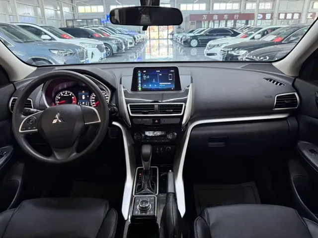 Mitsubishi Eclipse Cross — Фото автомобиля 5
