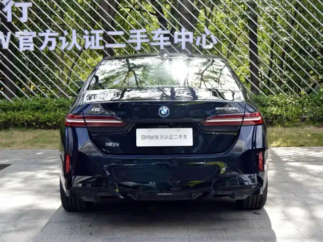 BMW i5 — Фото автомобиля 3