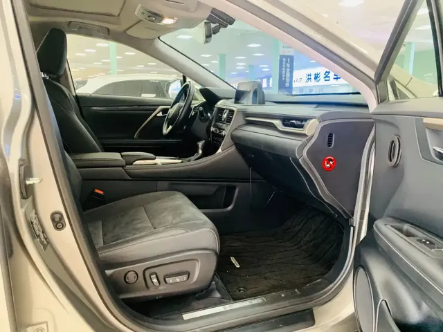 Lexus RX — Фото автомобиля 9