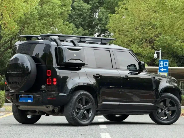 Land Rover Defender — Фото автомобиля 4