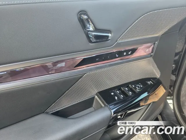 BMW 7 Series G70 — Фото автомобиля 14