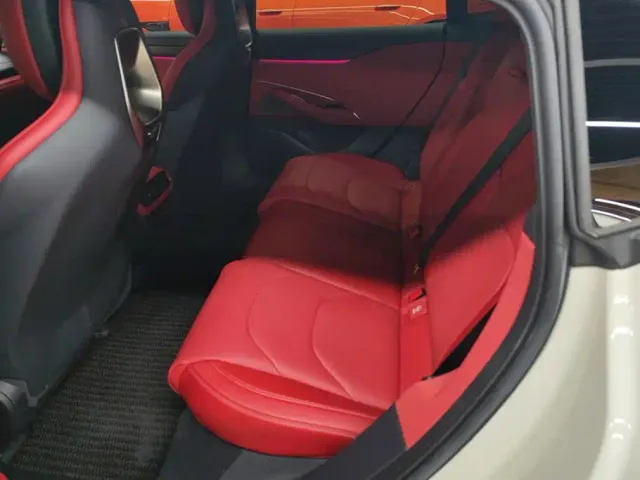 Xiaomi SU7 — Фото автомобиля 11