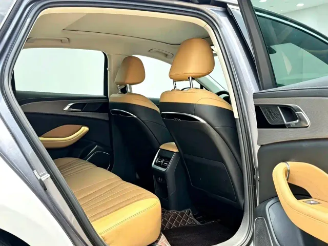 Hongqi H5 — Фото автомобиля 5