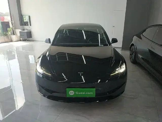 Tesla Model 3 — Фото автомобиля 2
