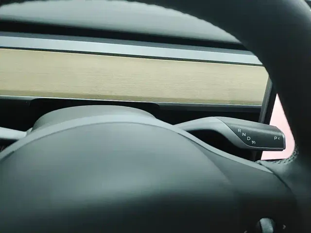 Tesla Model Y — Фото автомобиля 13