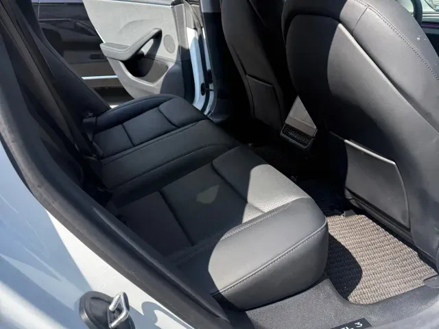 Tesla Model 3 — Фото автомобиля 13