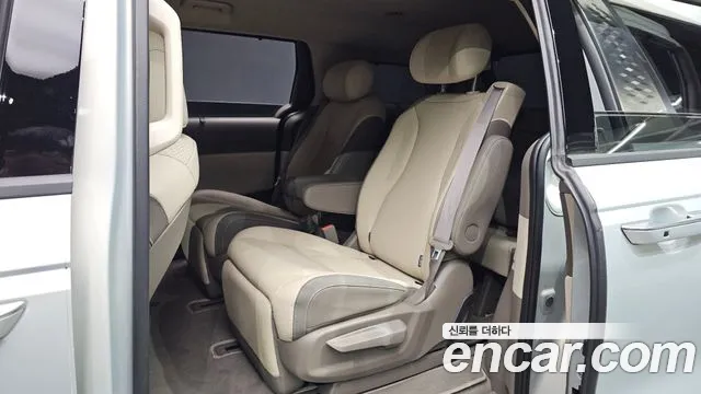 Kia Carnival Generation 4 — Фото автомобиля 12
