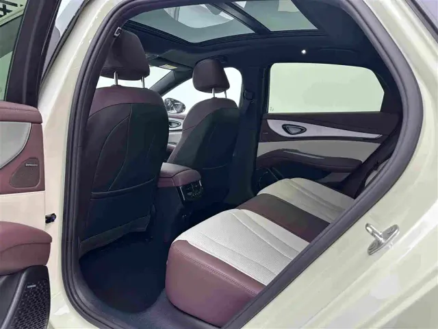 BYD Seal 07 DM-i — Фото автомобиля 21