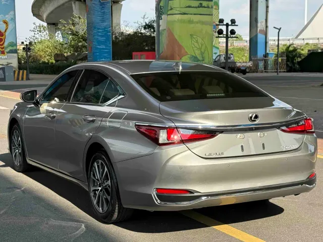 Lexus ES — Фото автомобиля 9