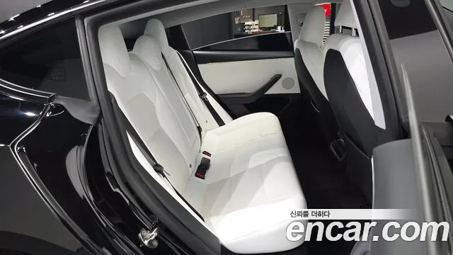 Tesla Model 3 — Фото автомобиля 18