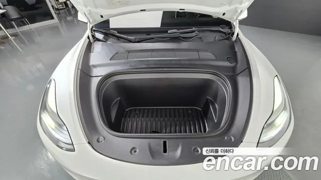 Tesla Model Y — Фото автомобиля 9