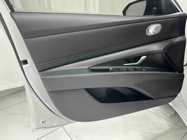 Hyundai Elantra — Фото автомобиля 8