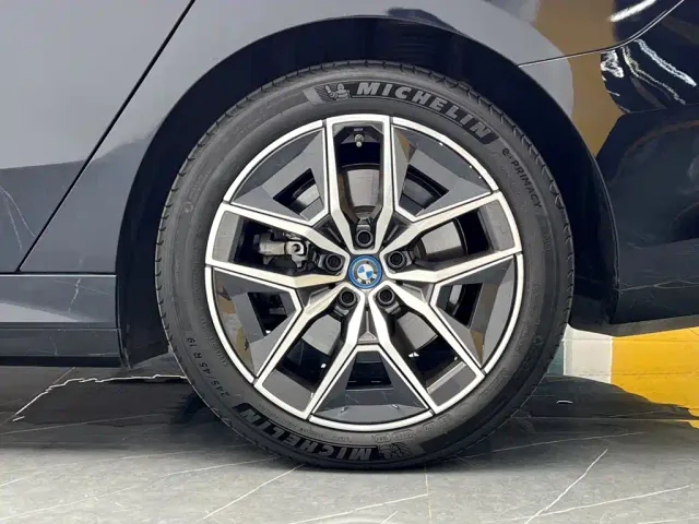 BMW i5 — Фото автомобиля 24