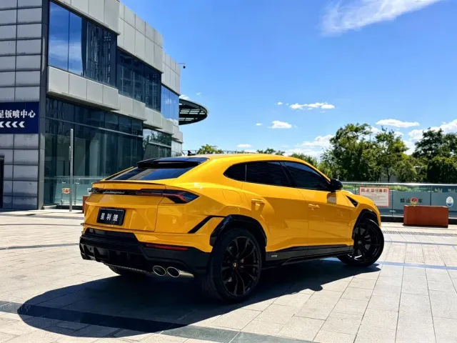 Lamborghini Urus — Фото автомобиля 4