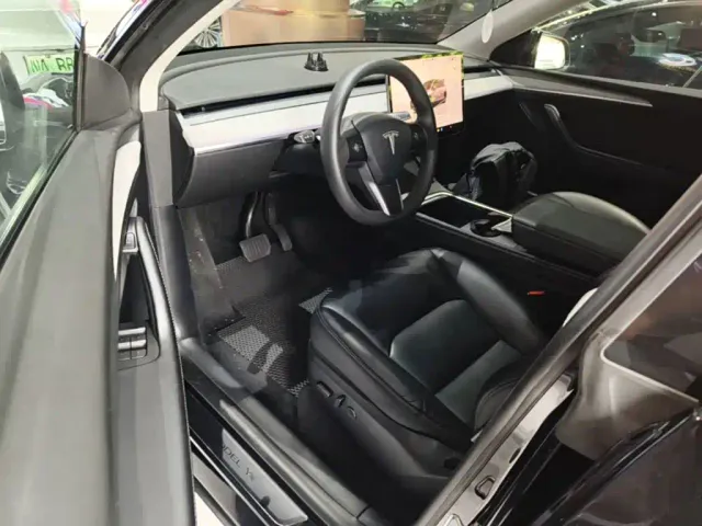 Tesla Model Y — Фото автомобиля 15